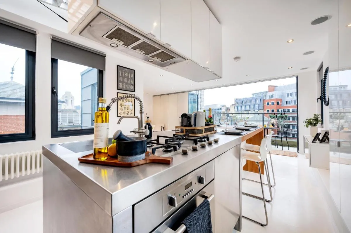 Image 4 of Huge & Central 3 Bedr, 4 Beds, Covent Gdn