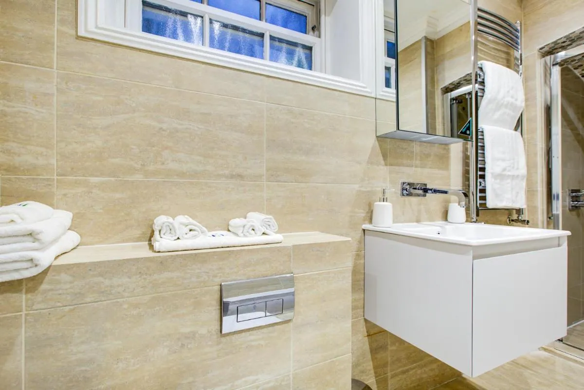 Image 3 of Hybrid Resi – London, Battersea near Power Station