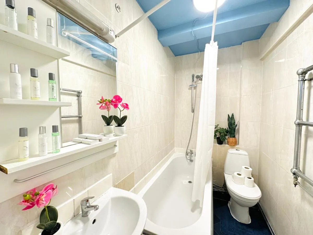 Image 3 of Hyde Park Comfortable Two Bedroom Apartment