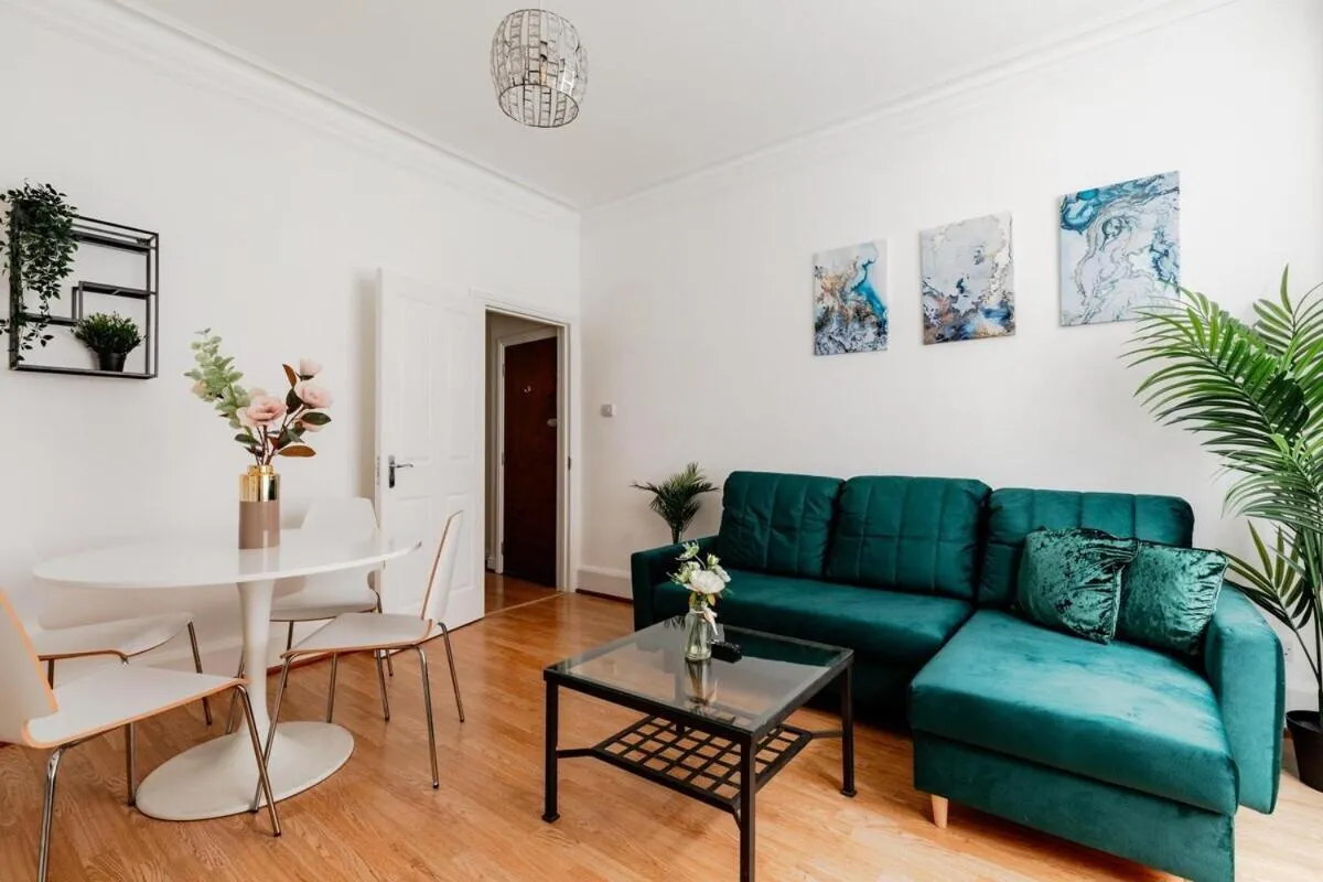 Image 3 of Hyde Park Designer Serviced Apartments with A/C