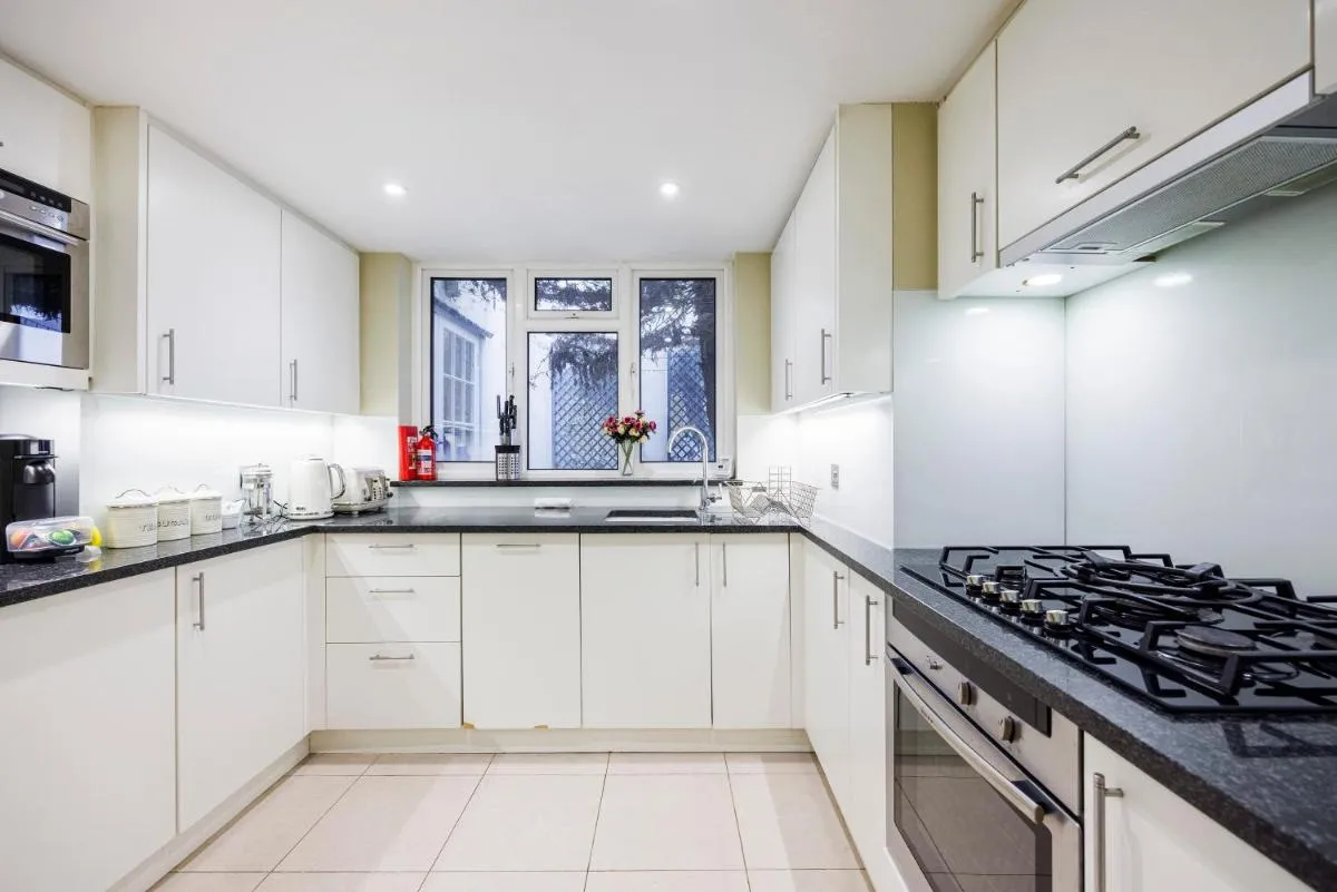 Image 4 of Hyde Park Hideaway Sleeps 6