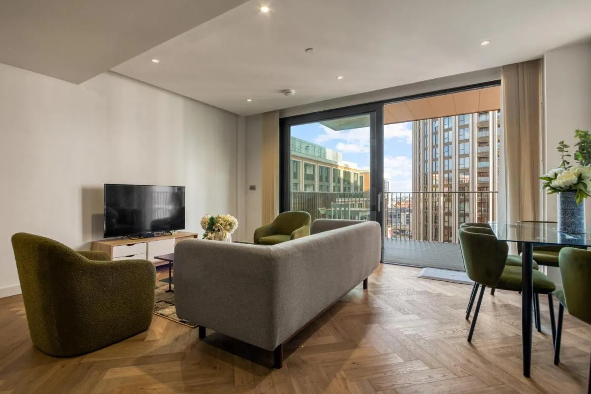 Image 5 of Hyde Park Luxury 2BR 2BA Balcony