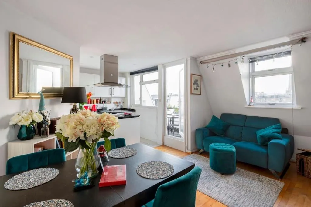 Image 4 of Hyde Park Rooftop Apartment