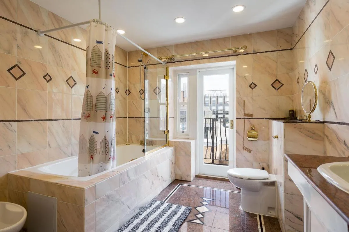 Image 3 of Hyde Park View Marble Arch Apt