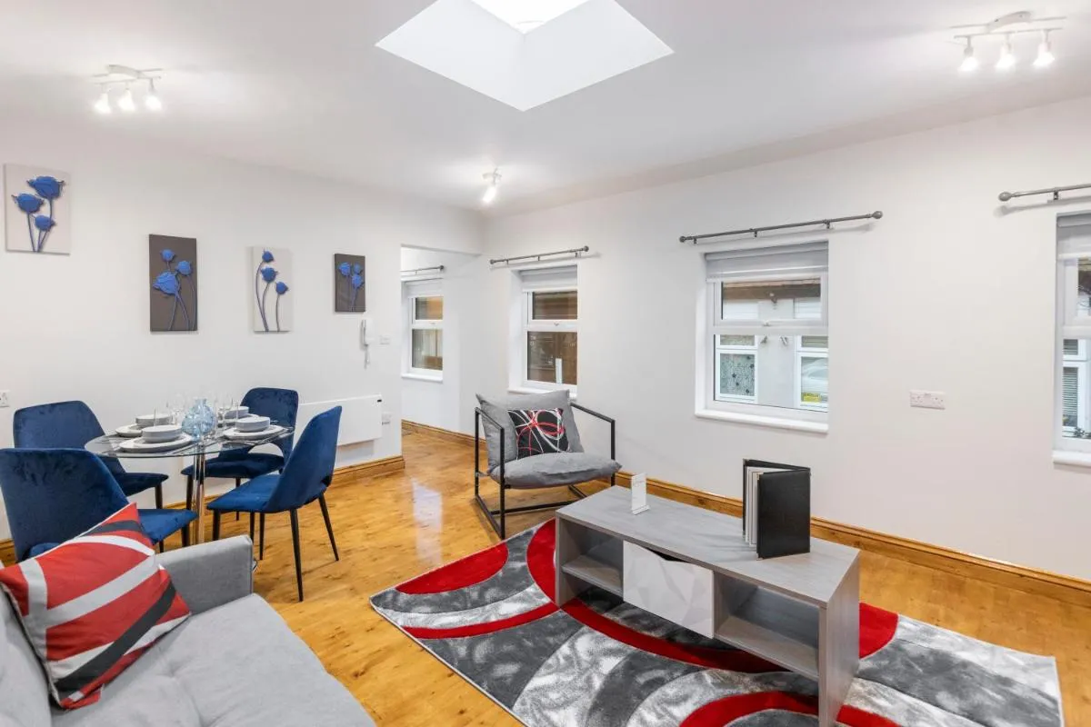 Image 3 of Iconic London Apartment