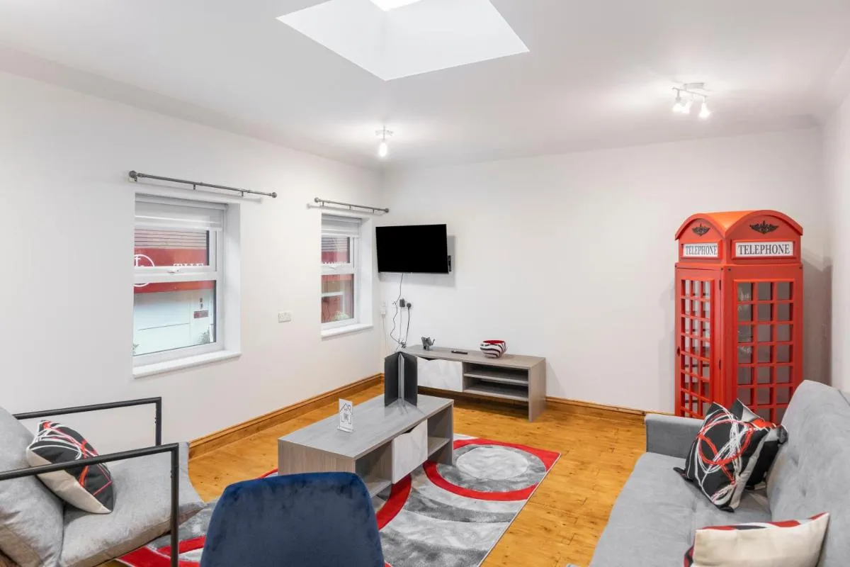 Image 4 of Iconic London Apartment