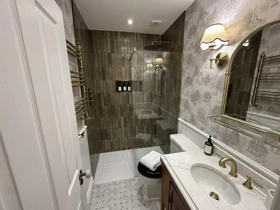 Image 3 of Idyllic 2Bed 2Bath Apartment