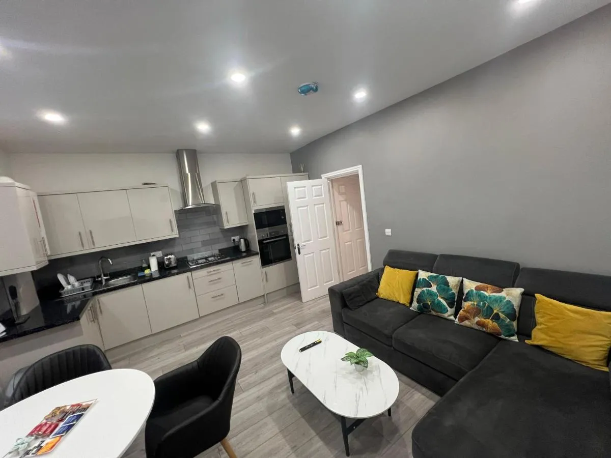 Image 3 of Ilford, Luxury Flat 3 close to station