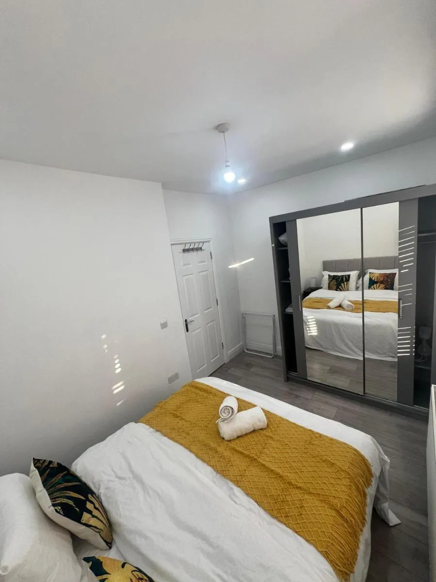 Image 4 of Ilford, Luxury Flat 3 close to station