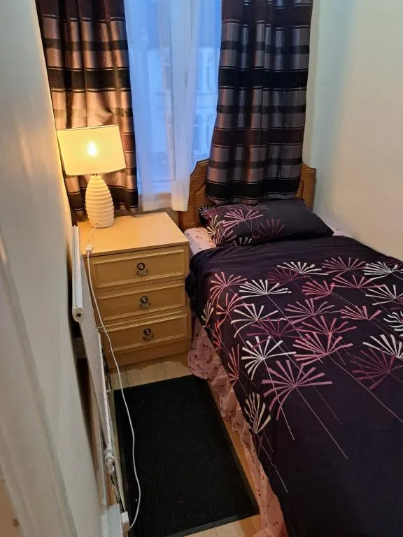 Image 1 of Ilford Town House- Close to London ILFORD Train Station