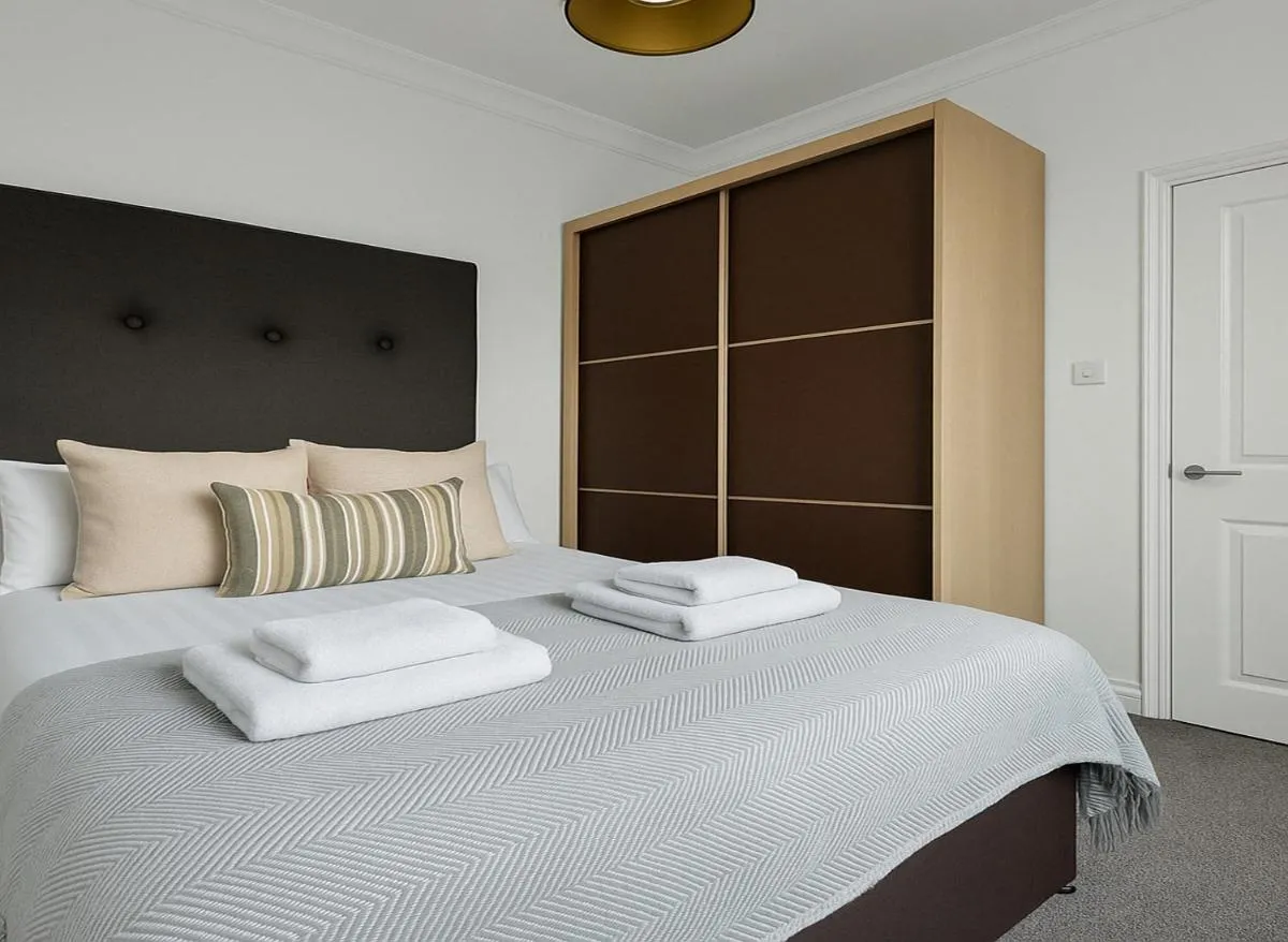 Image 3 of Immaculate 2 Bed Flat in West Kensington