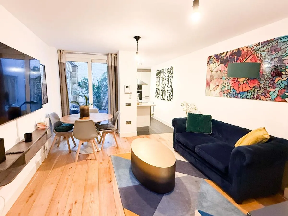 Image 3 of Immaculate Covent Garden Apartment