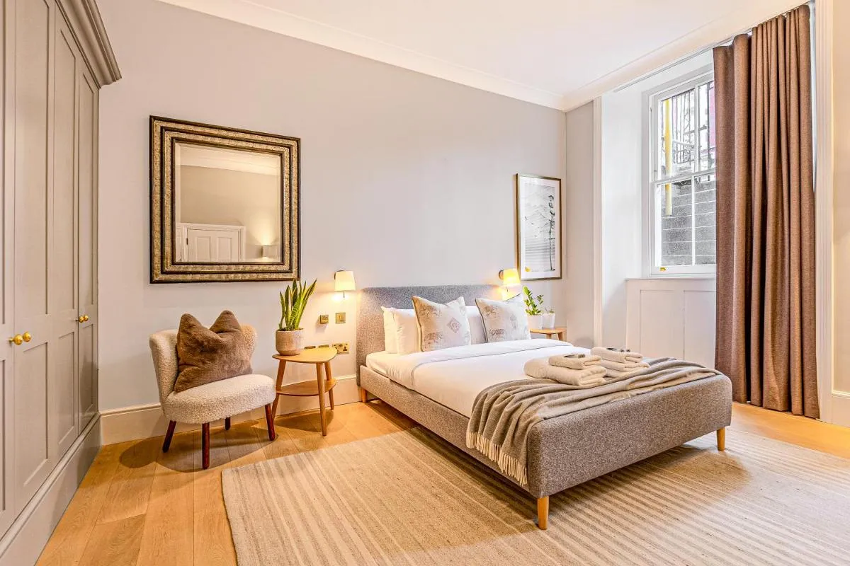 Image 3 of Immense Studio, Prime location Belgravia, Chelsea