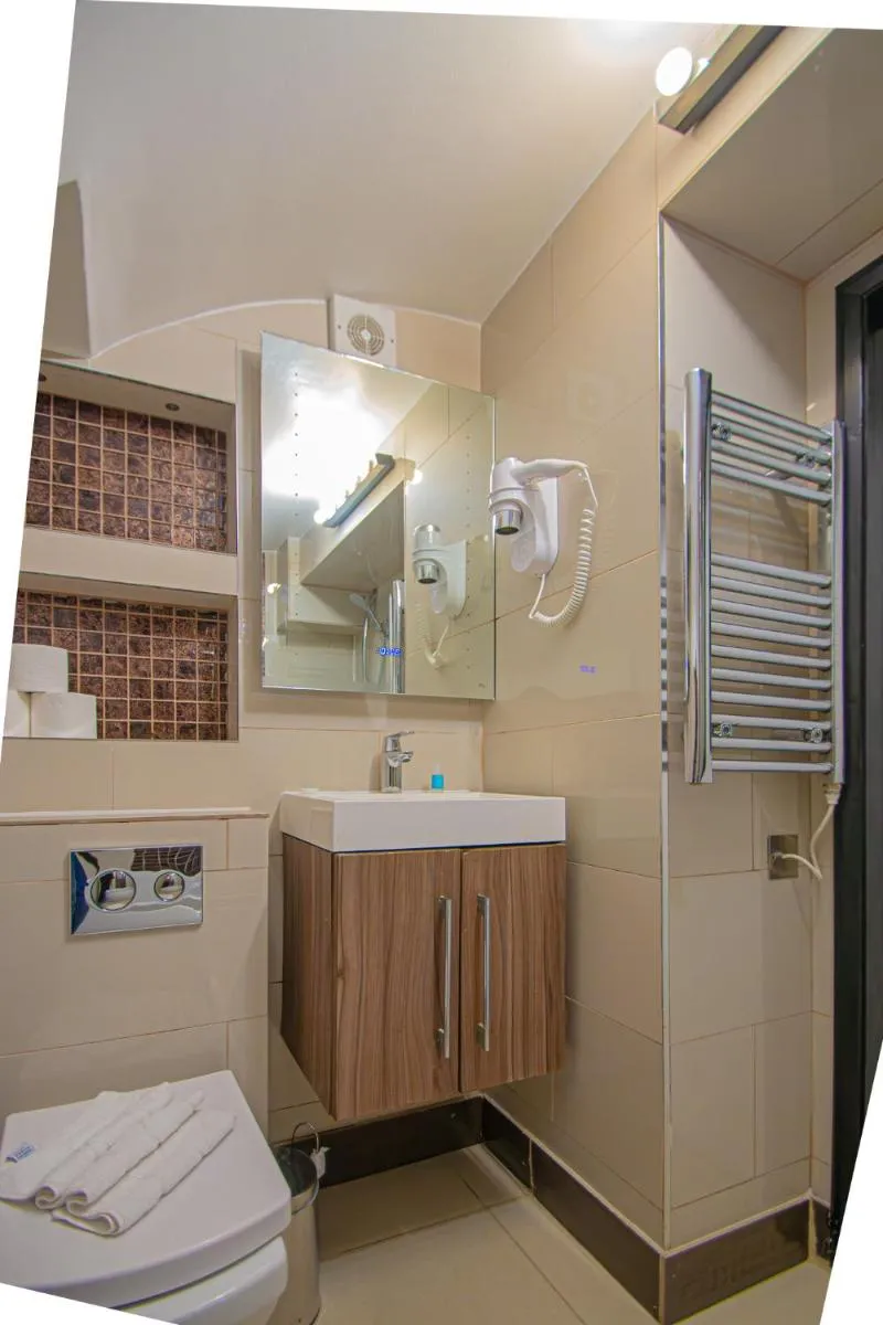 Image 4 of Imperial Court Suites