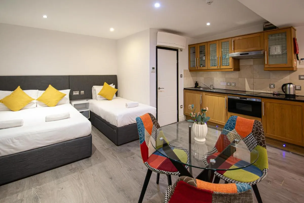Image 3 of Imperial Court Suites