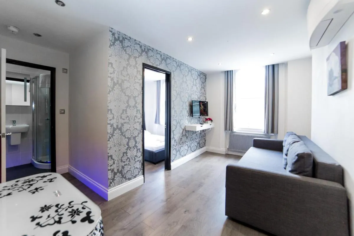 Image 5 of Imperial Court Suites