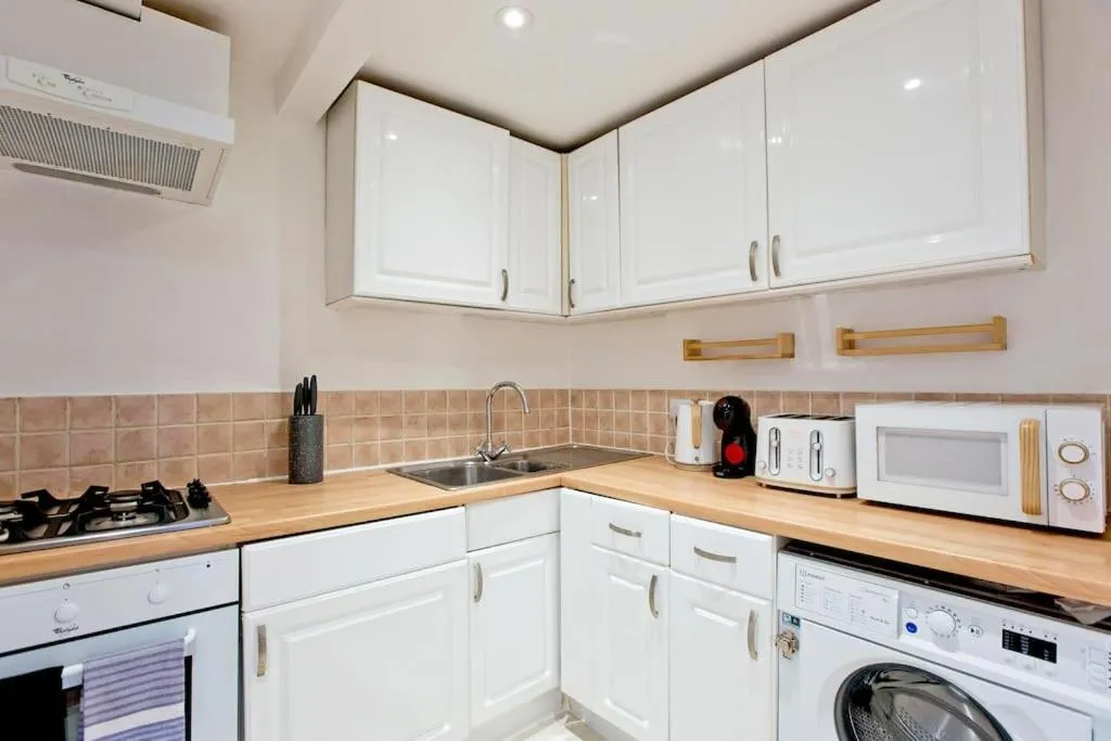 Image 4 of Imperial Hogarth Road Apartment -4th floor