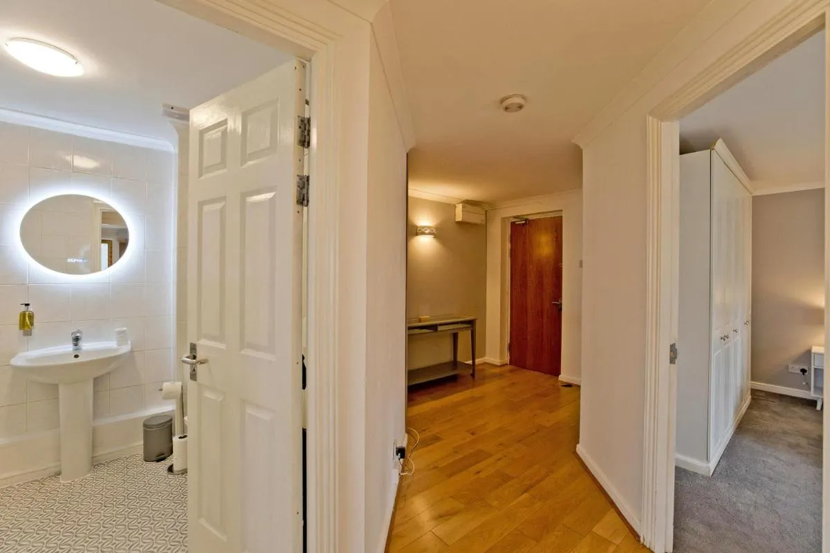 Image 4 of Imperial Meridian Place Apartment