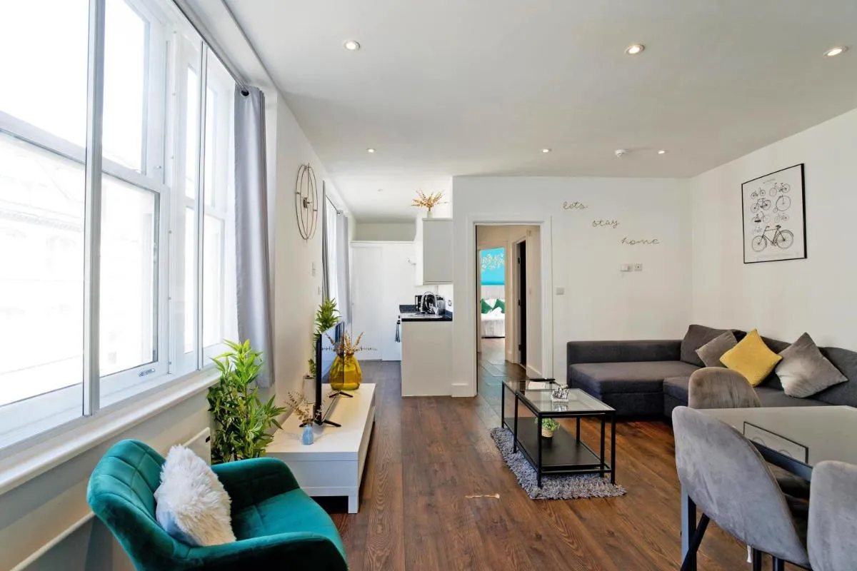 Image 4 of Imperial Middlesex Street Apartments