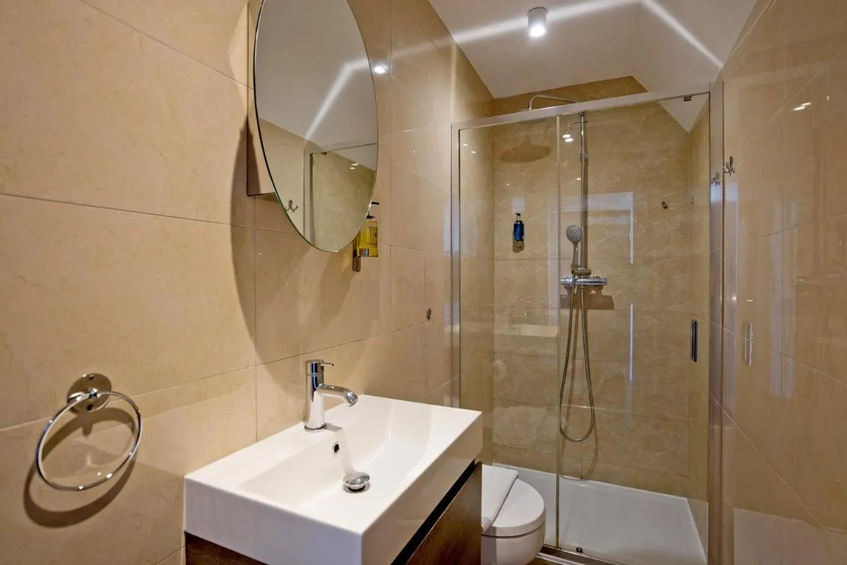 Image 3 of Imperial Middlesex Street Apartments