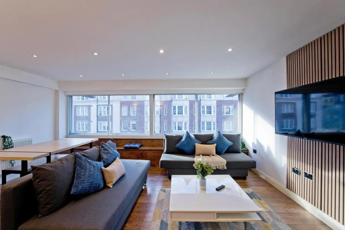 Image 5 of Imperial Queensway Apartment