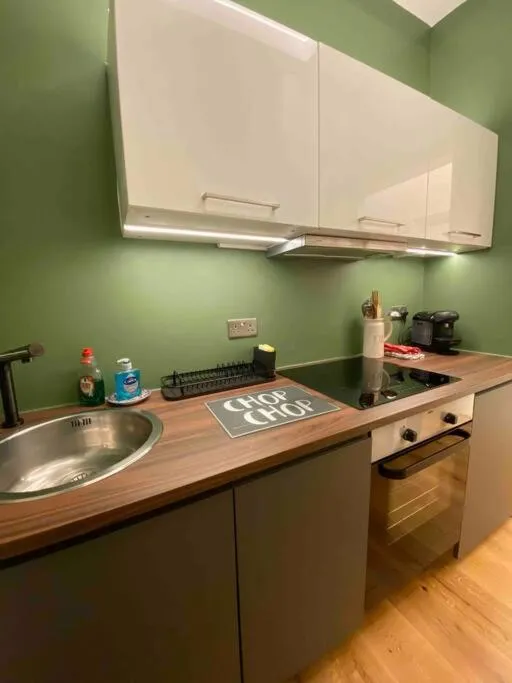 Image 5 of Interior Designed Flat near Kew Botanical Gardens