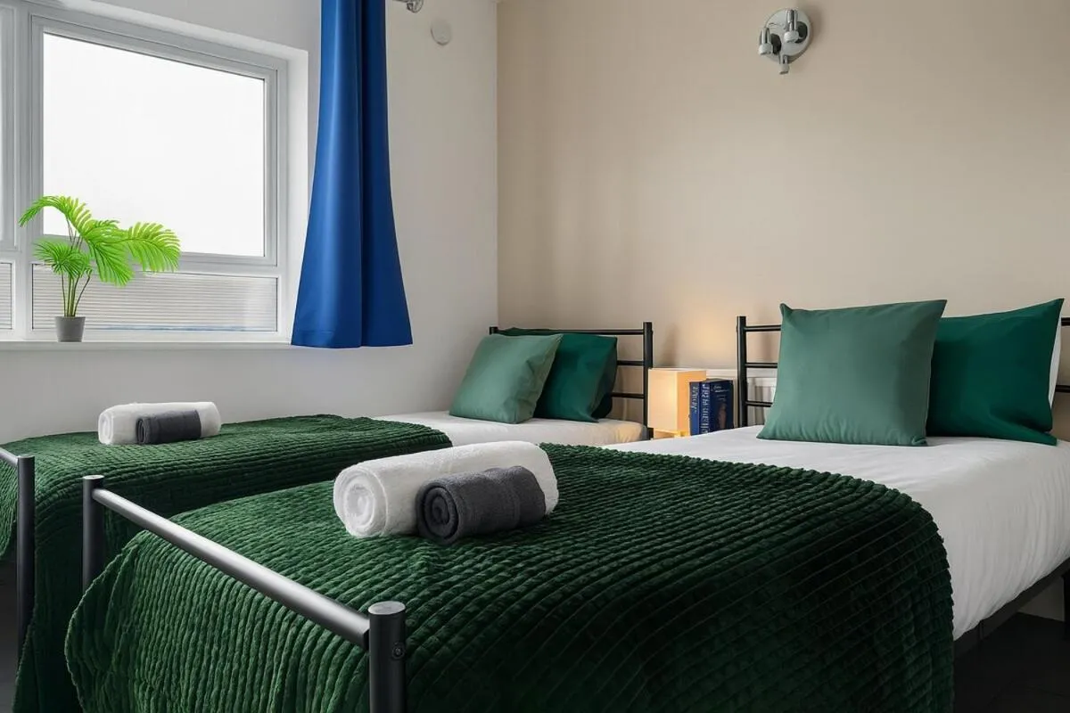 Image 3 of Iron House – Sleeps 11 – For Contractors & Families – Free Parking – Near Excel , Canary Wharf, O2, City AirPort & GreenWich