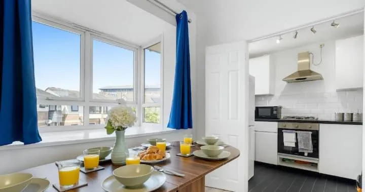 Image 5 of Iron House – Sleeps 11 – For Contractors & Families – Free Parking – Near Excel , Canary Wharf, O2, City AirPort & GreenWich