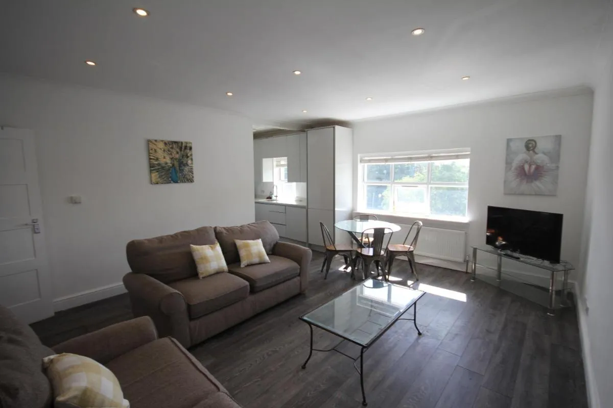 Image 4 of Isleworth Place – Apt D
