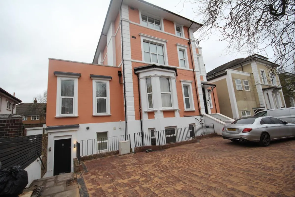 Image 5 of Isleworth Place – Apt D