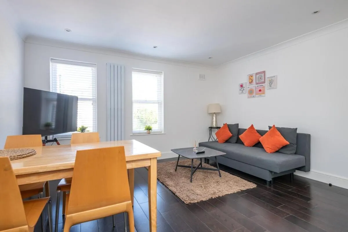Image 4 of Islington Charm 1BR Essex Road