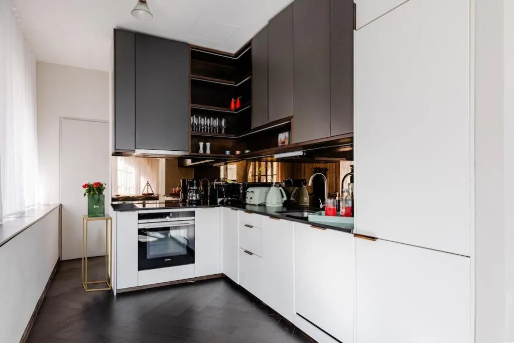Image 5 of JOKER! Off Oxford St! 3Bed 3Bath LuXXe Hideaway for Stylish Families and Couples