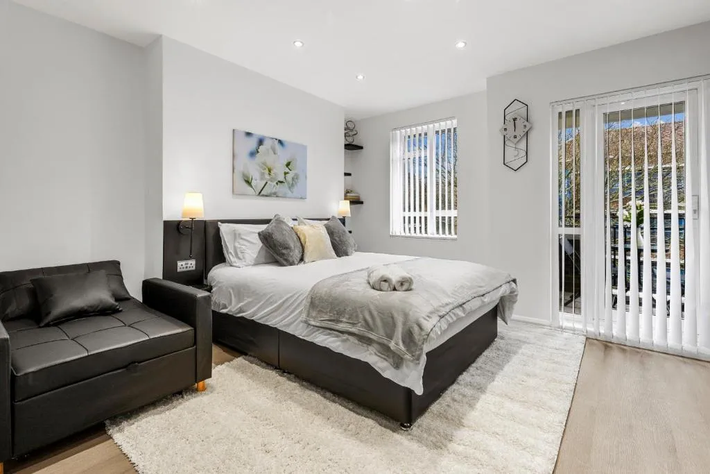 Image 1 of Jasmine Suite by Yielding Bricks