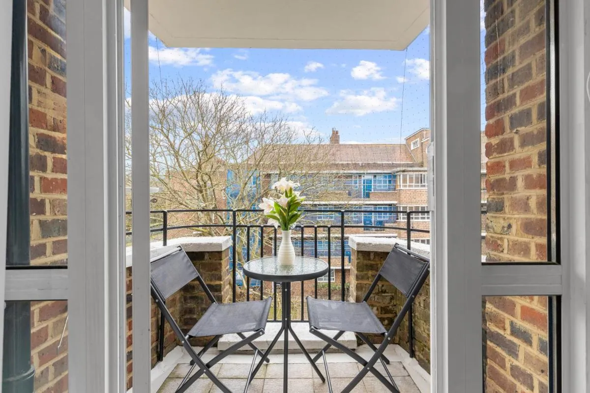 Image 3 of Jasmine Suite by Yielding Bricks