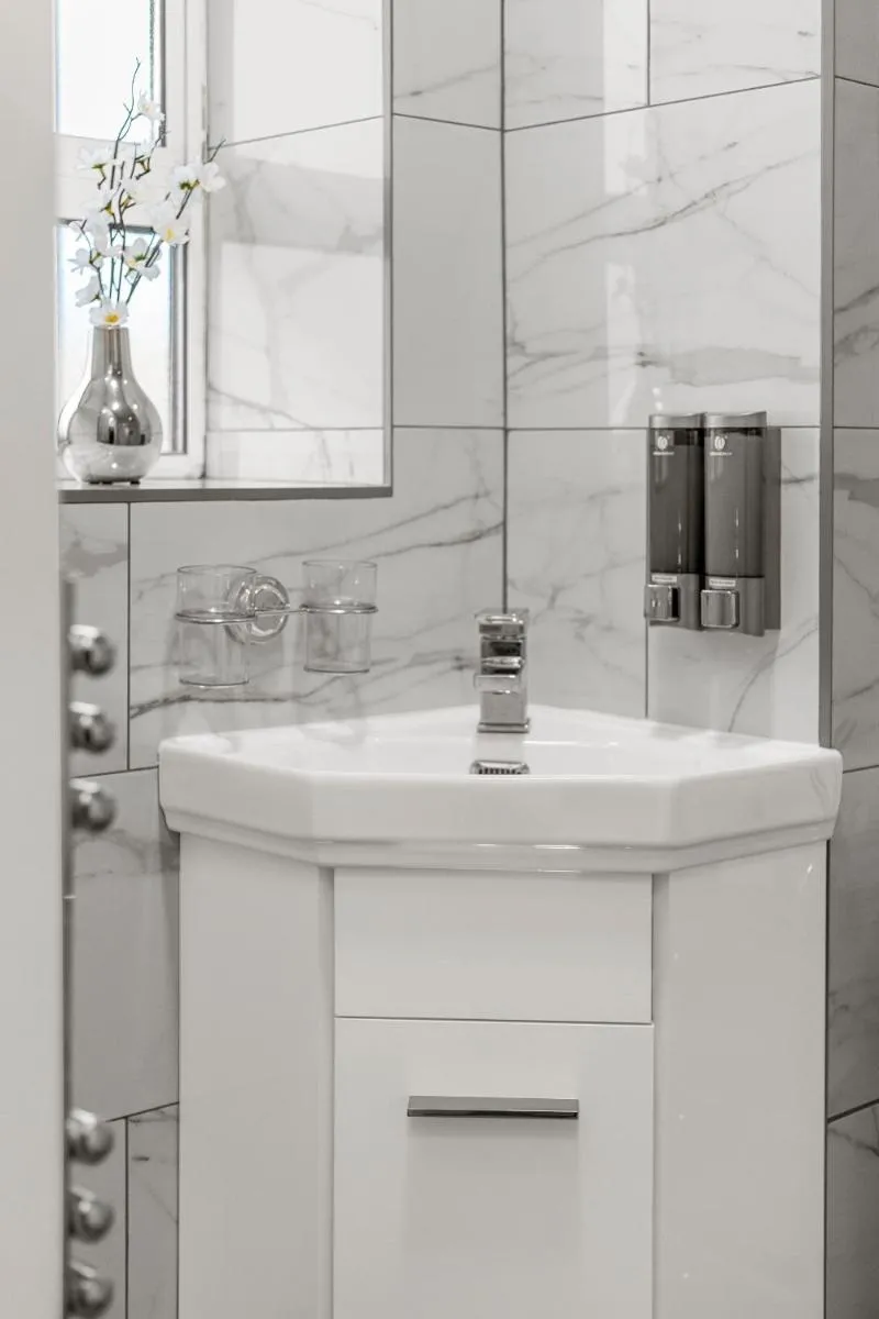 Image 4 of Jasmine Suite by Yielding Bricks