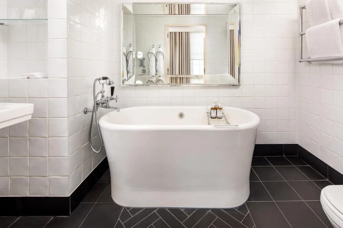 Image 3 of Kaya Great Northern Hotel, London