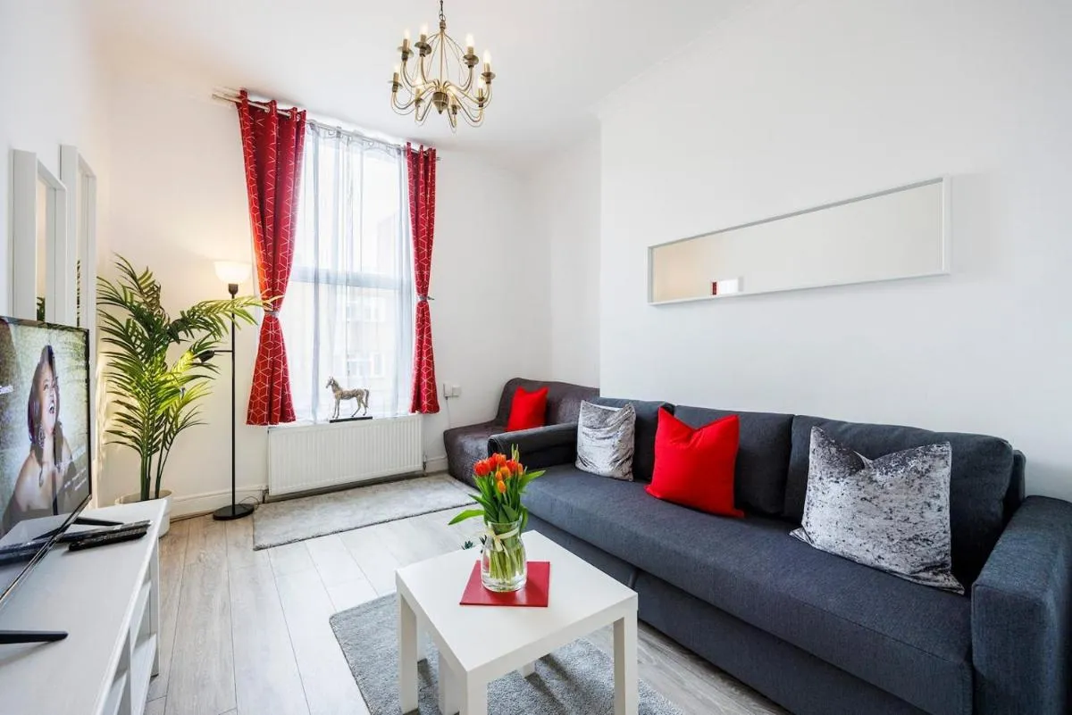 Image 5 of Kensington 1BR Stay by Plotseeker Sleeps 5