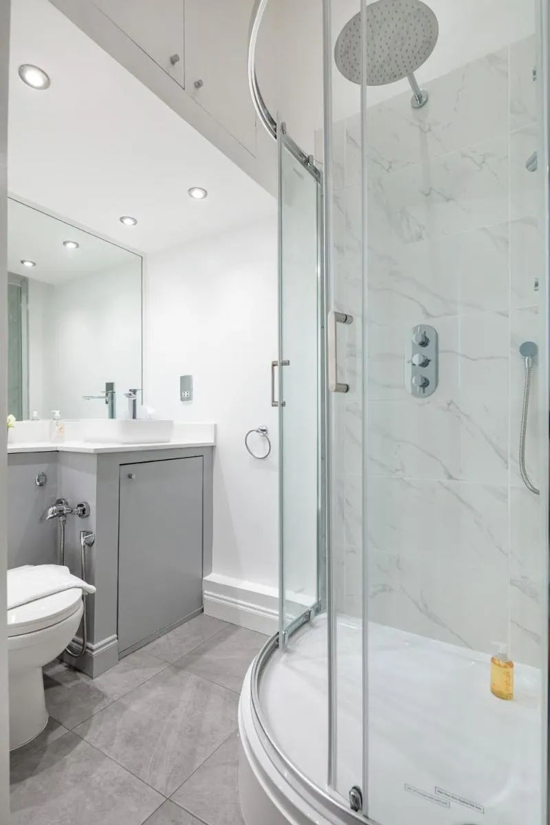 Image 4 of Kensington 1bd apt seconds from Museums