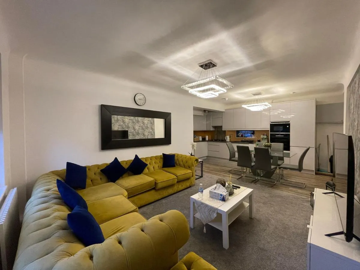 Image 5 of Kensington Apartment