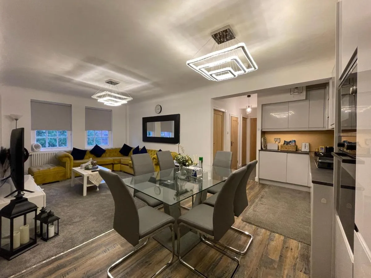 Image 4 of Kensington Apartment
