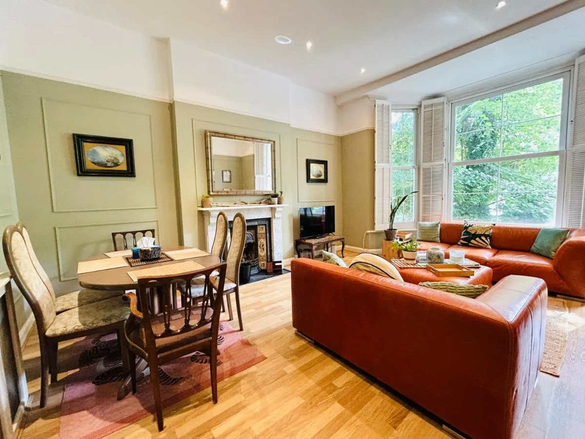 Image 4 of Kensington Grand Suite