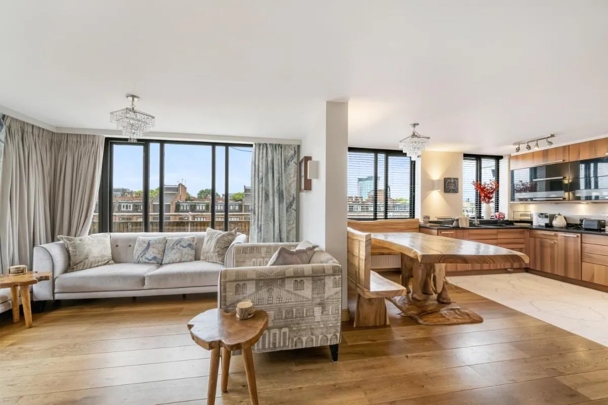 Image 4 of Kensington Haven 3-Bed, 3-Bth Flat