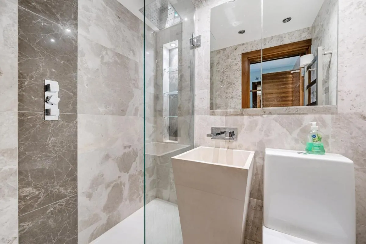 Image 3 of Kensington Haven 3-Bed, 3-Bth Flat