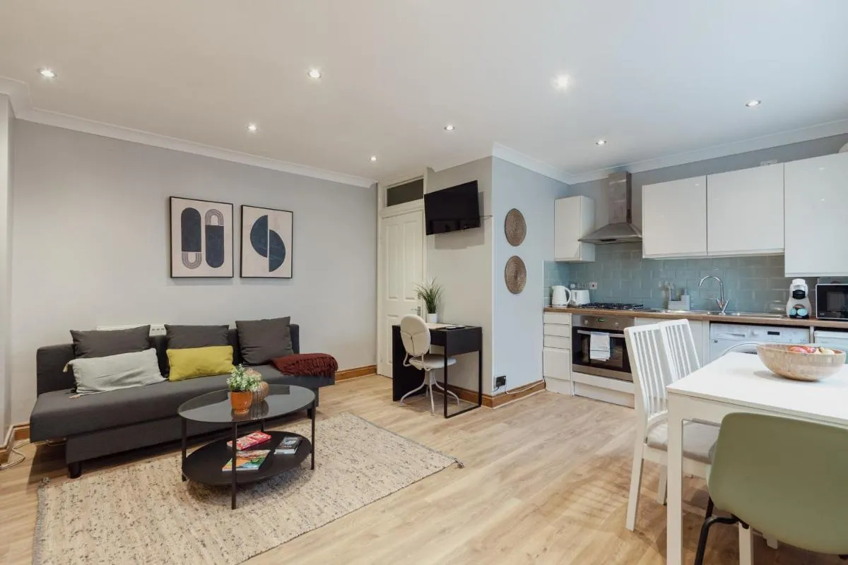 Image 3 of Kensington Nest Flat