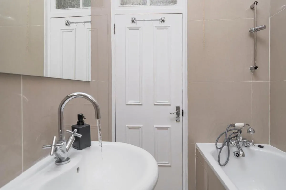 Image 3 of Kensington Nest Serviced Town House