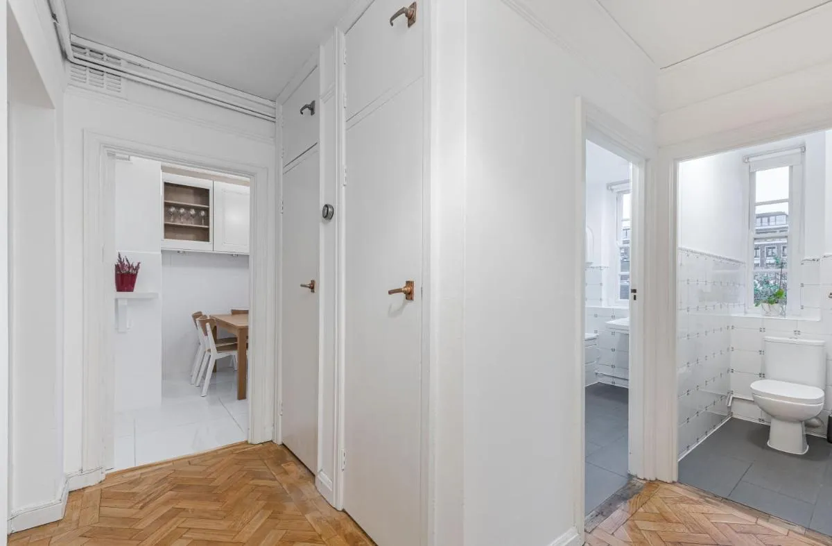 Image 3 of Kensington Notting Hill View