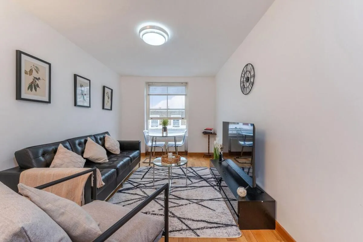 Image 5 of Kensington & Chelsea 2BR Flat in Central London