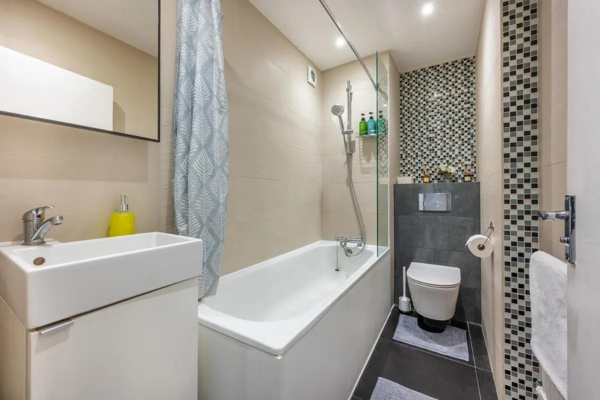 Image 3 of Kensington – Two Bedroom Central London Apartment with Garden