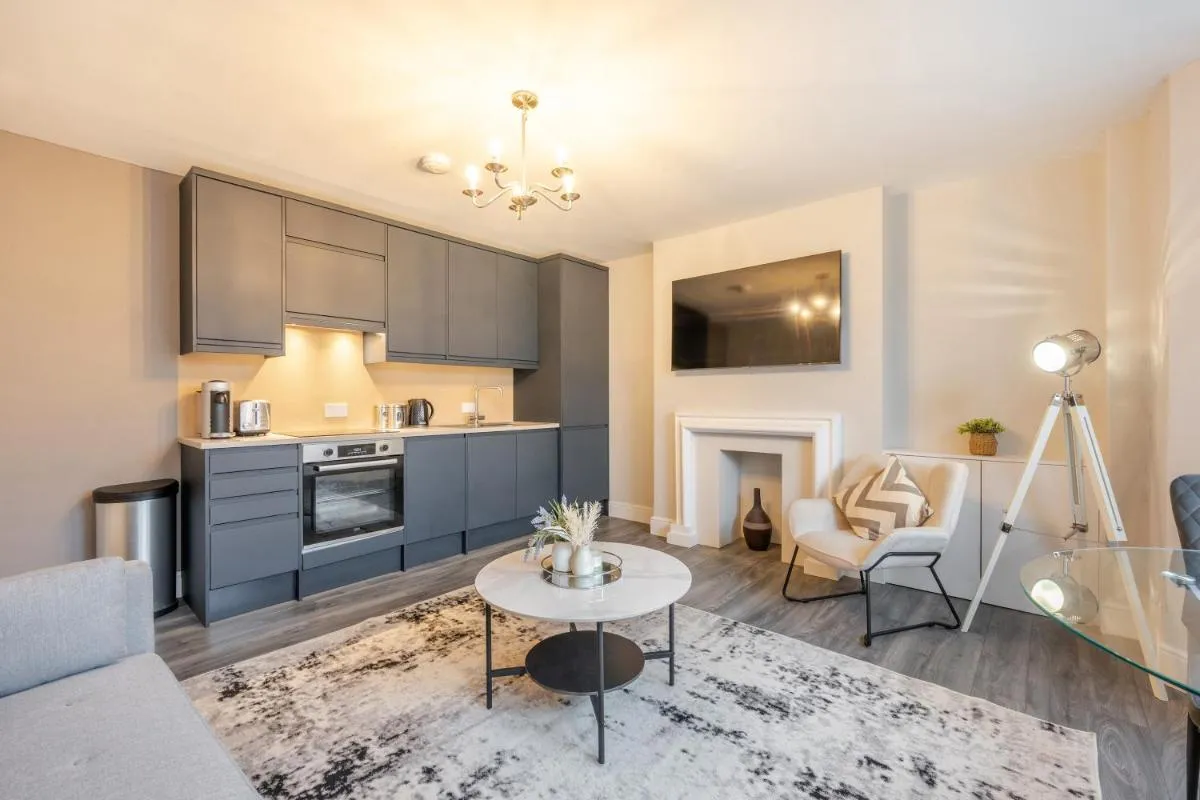 Image 4 of Kensington – Two Bedroom Central London Apartment with Garden