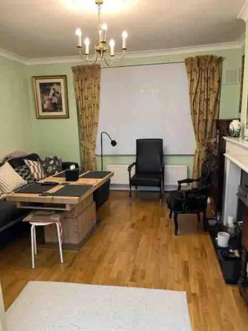 Image 4 of Kensington apartment with 2 bedrooms 1 living room and Patio